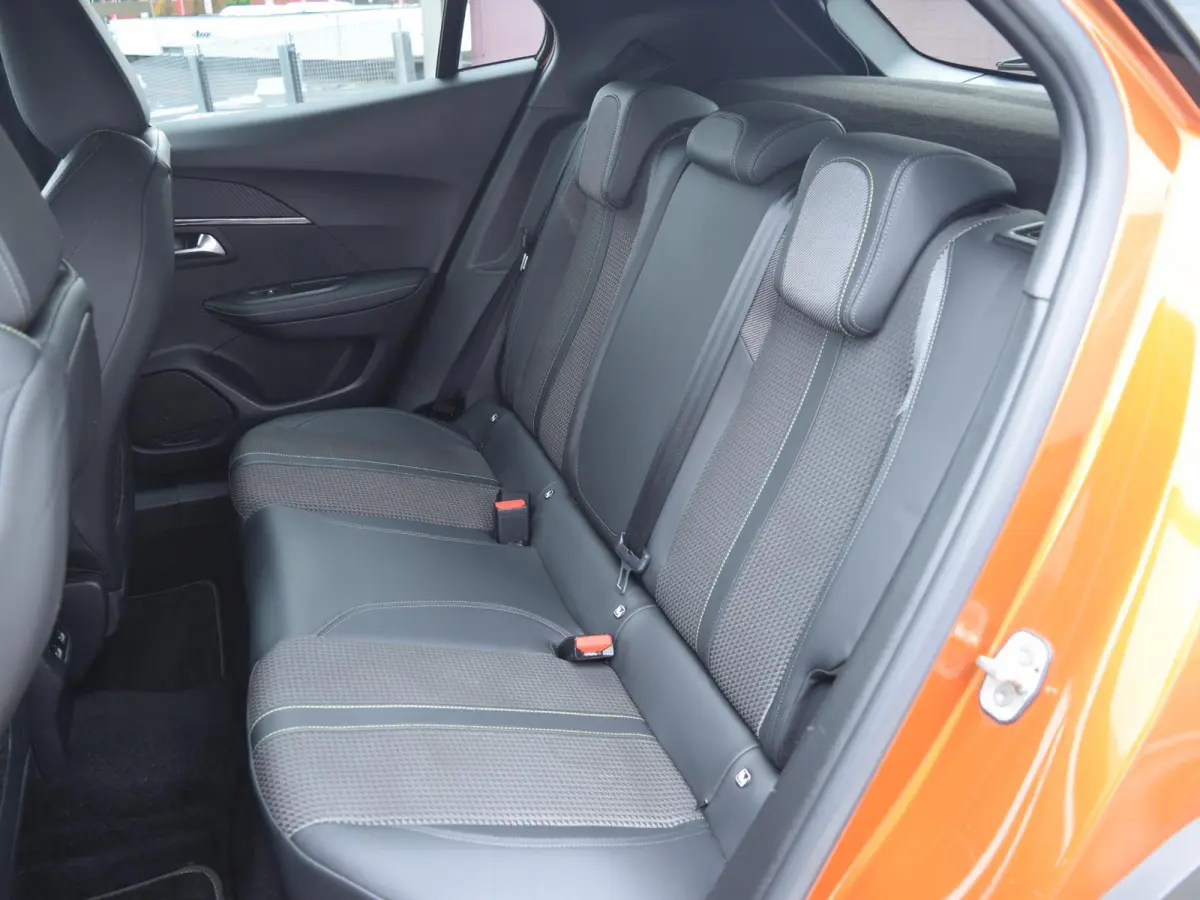 1.2 PureTech GT-Line | AUTOMAAT | 130 PK | SCHUIF / KANTELDAK | PARKEERSENSOREN MET CAMERA | 49.563 KM