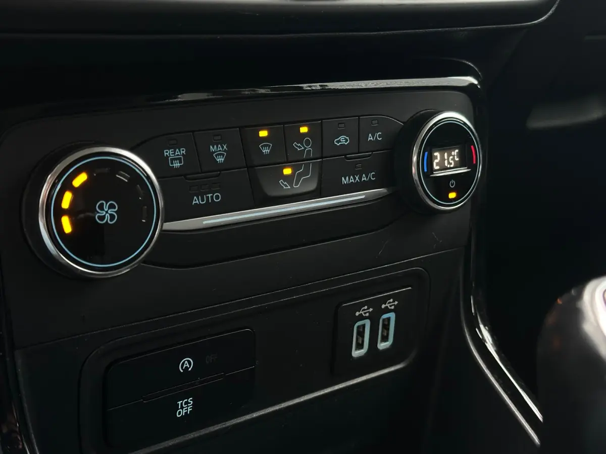 1.0 EcoBoost Titanium, Airco, Bluetooth, CarPlay, Cruise, Navi, PDC