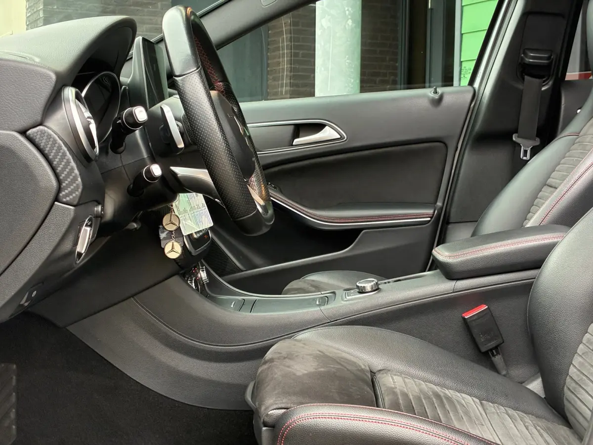 180 AMG Night Edition Plus|Automaat|Panoramadak|Camera|Navigatie|PDC|Airco|CruiseControl|Nieuwe APK|