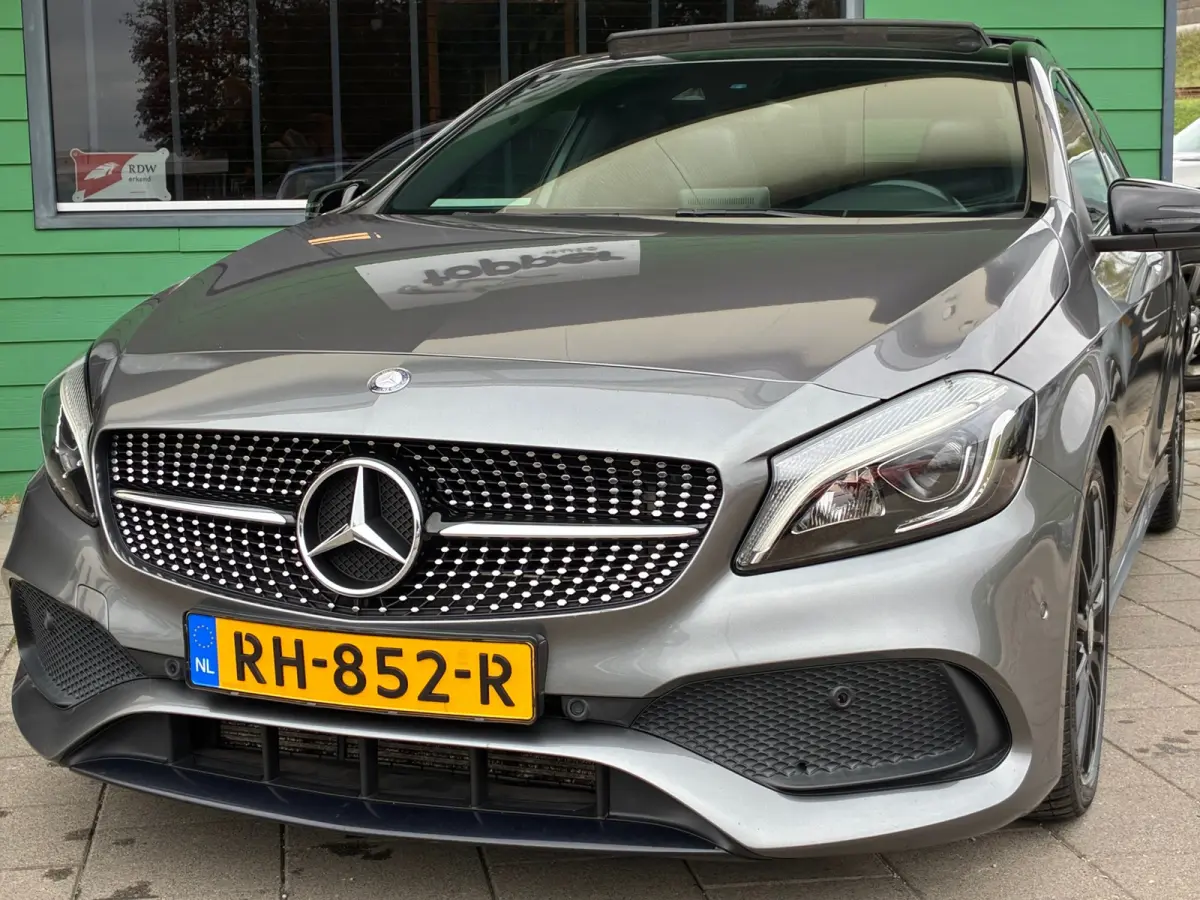 180 AMG Night Edition Plus|Automaat|Panoramadak|Camera|Navigatie|PDC|Airco|CruiseControl|Nieuwe APK|