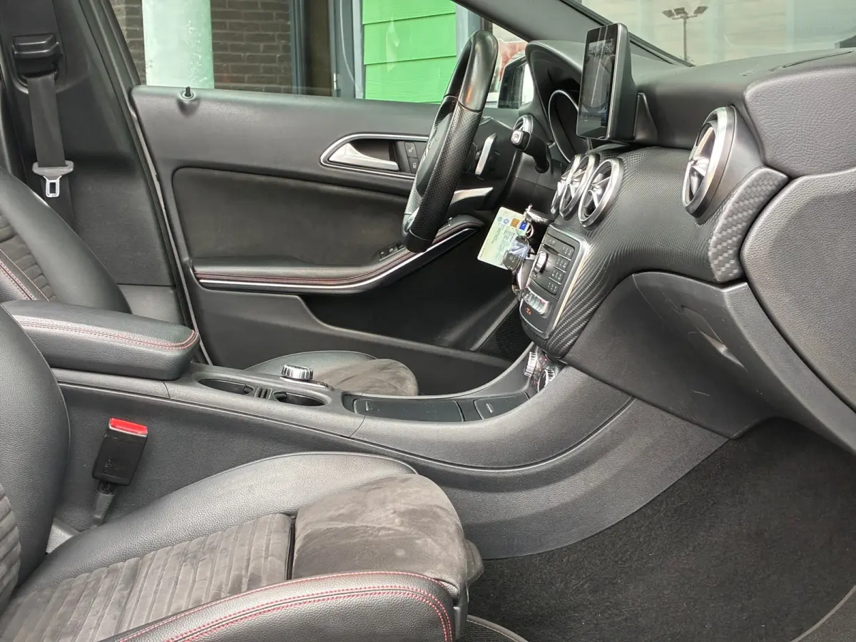 180 AMG Night Edition Plus|Automaat|Panoramadak|Camera|Navigatie|PDC|Airco|CruiseControl|Nieuwe APK|