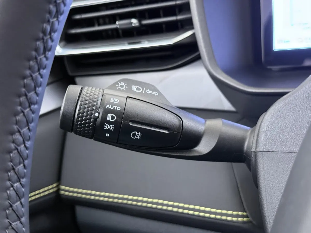 1.5 Core FABRIEKSGARANTIE T/M 2030!!! | ACHTERUITRIJ CAMERA | APPLE CARPLAY / ANDROID AUTO | KEYLESS ENTRY | STOELVERWARMING |
