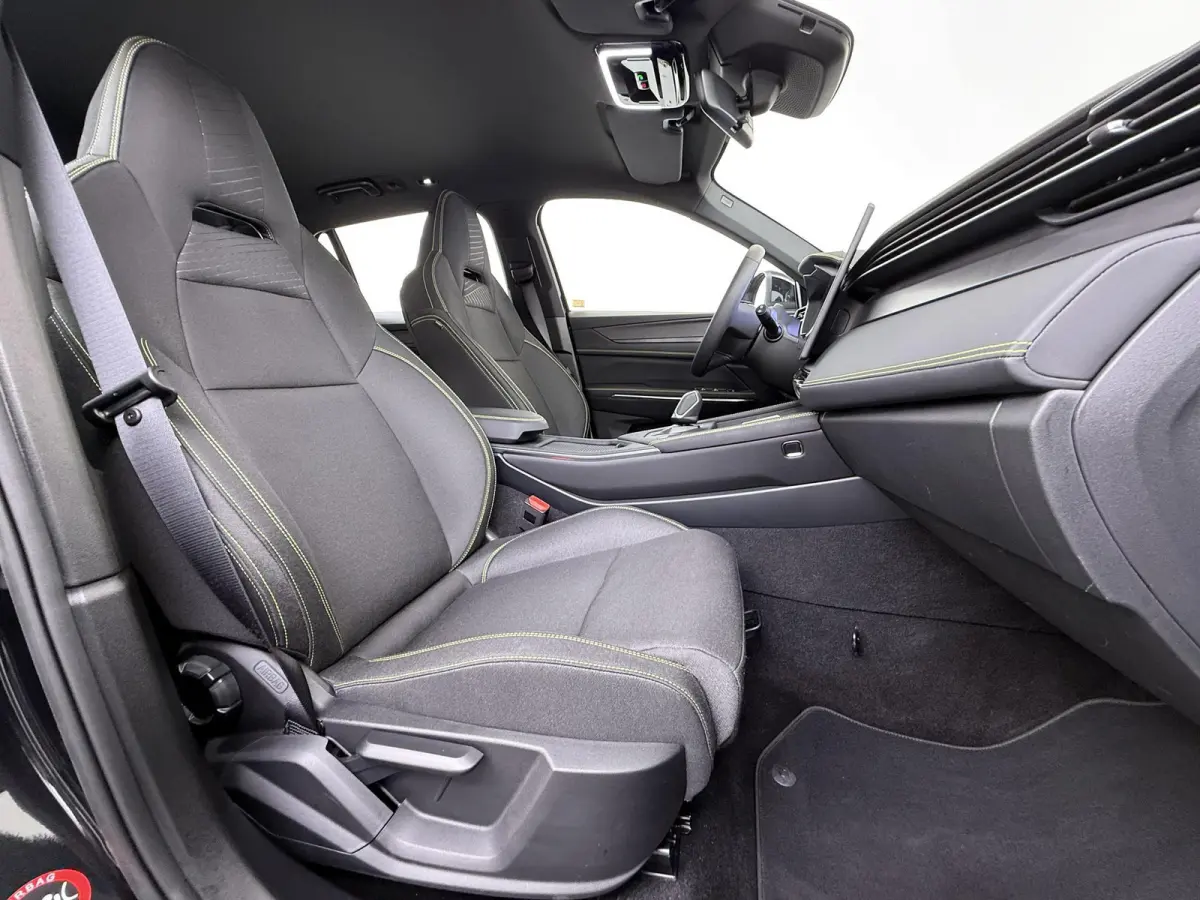 1.5 Core FABRIEKSGARANTIE T/M 2030!!! | ACHTERUITRIJ CAMERA | APPLE CARPLAY / ANDROID AUTO | KEYLESS ENTRY | STOELVERWARMING |