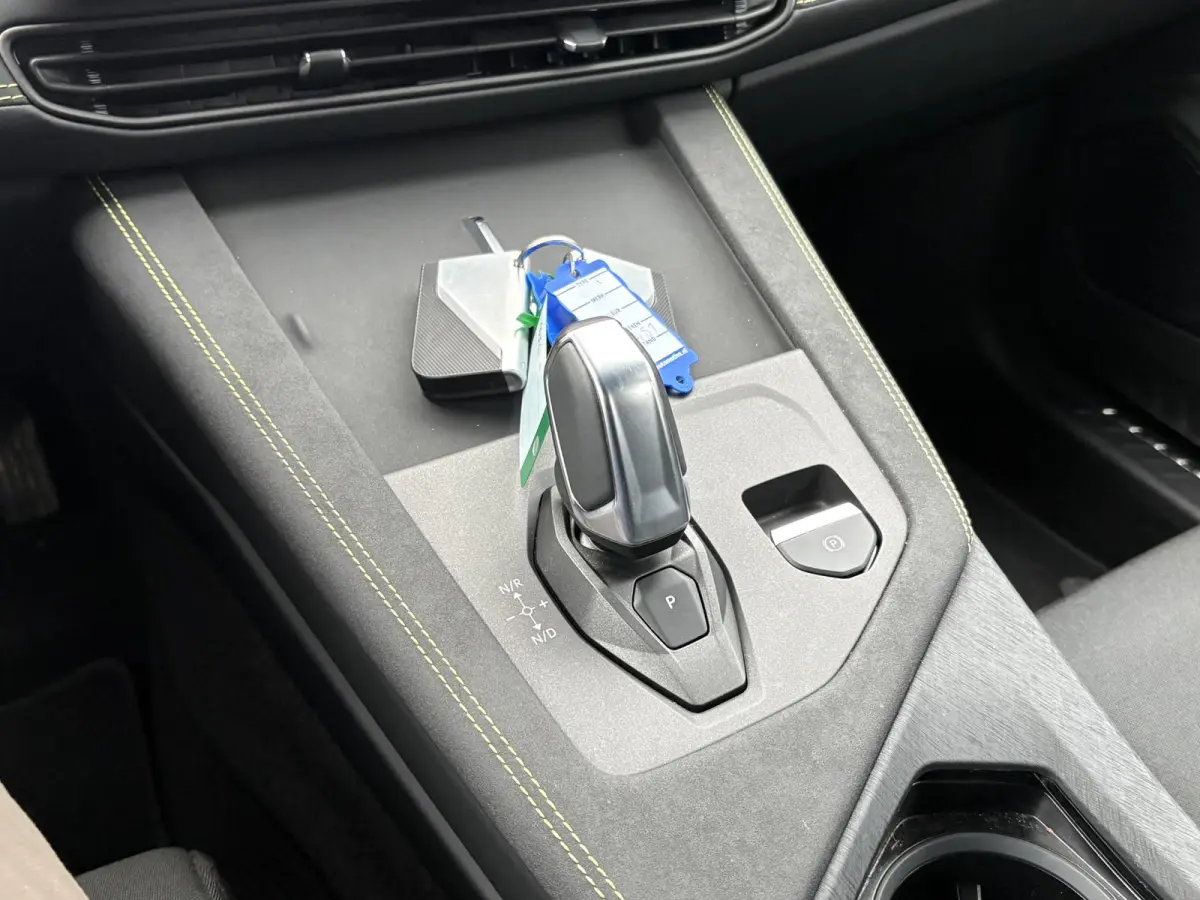 1.5 Core FABRIEKSGARANTIE T/M 2030!!! | ACHTERUITRIJ CAMERA | APPLE CARPLAY / ANDROID AUTO | KEYLESS ENTRY | STOELVERWARMING |