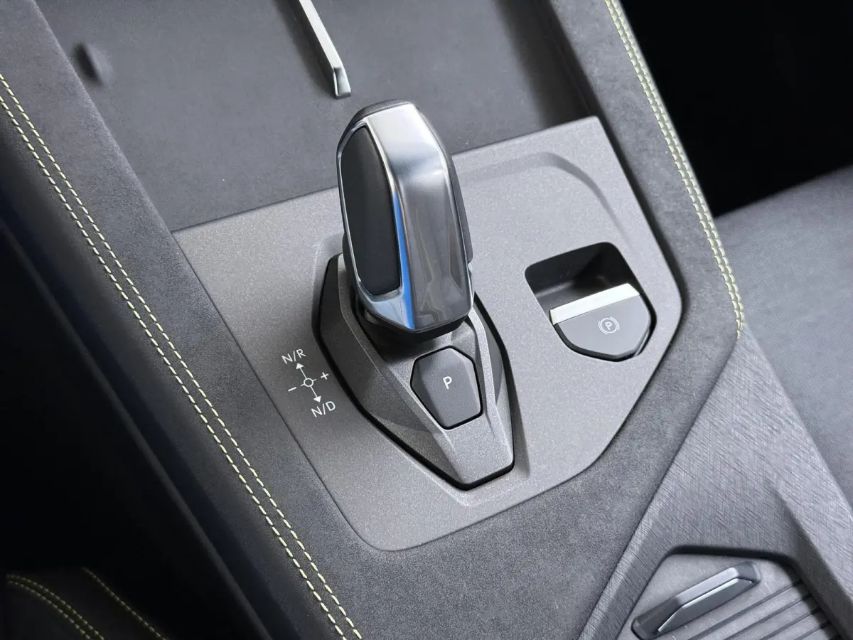 1.5 Core FABRIEKSGARANTIE T/M 2030!!! | ACHTERUITRIJ CAMERA | APPLE CARPLAY / ANDROID AUTO | KEYLESS ENTRY | STOELVERWARMING |