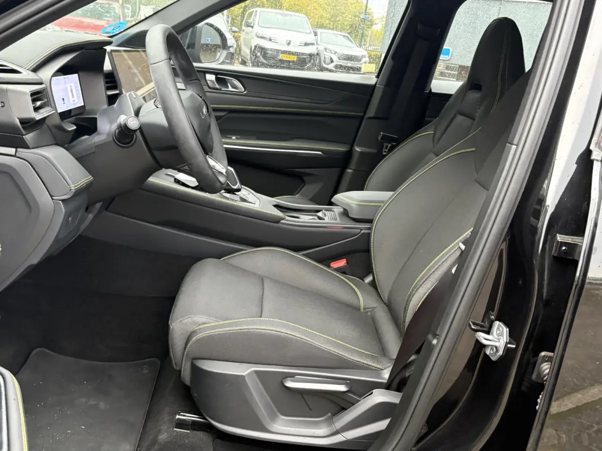 1.5 Core FABRIEKSGARANTIE T/M 2030!!! | ACHTERUITRIJ CAMERA | APPLE CARPLAY / ANDROID AUTO | KEYLESS ENTRY | STOELVERWARMING |