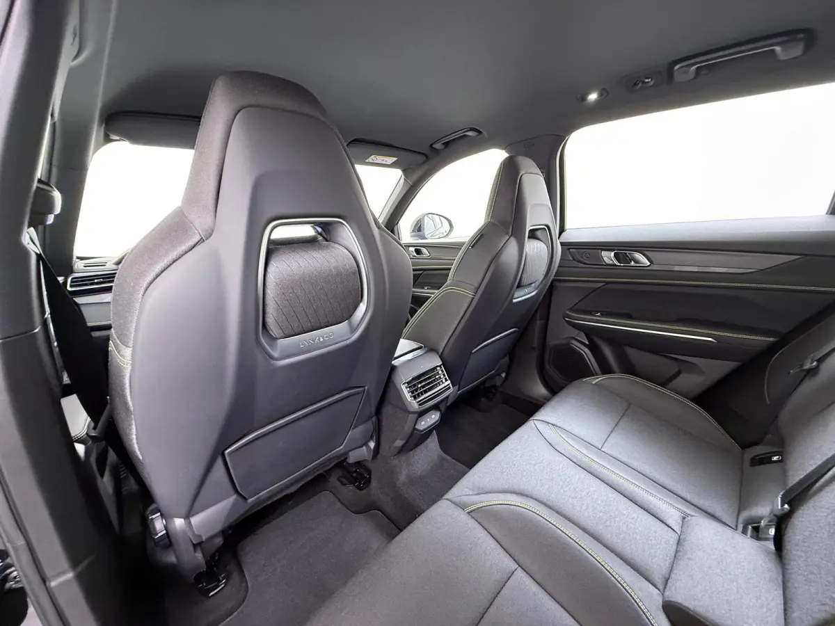 1.5 Core FABRIEKSGARANTIE T/M 2030!!! | ACHTERUITRIJ CAMERA | APPLE CARPLAY / ANDROID AUTO | KEYLESS ENTRY | STOELVERWARMING |