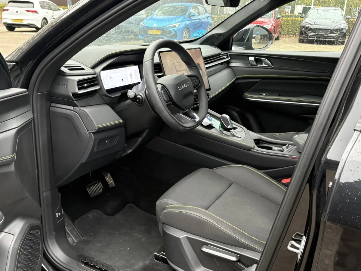 1.5 Core FABRIEKSGARANTIE T/M 2030!!! | ACHTERUITRIJ CAMERA | APPLE CARPLAY / ANDROID AUTO | KEYLESS ENTRY | STOELVERWARMING |