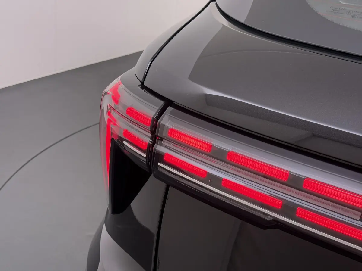 1.5 Core FABRIEKSGARANTIE T/M 2030!!! | ACHTERUITRIJ CAMERA | APPLE CARPLAY / ANDROID AUTO | KEYLESS ENTRY | STOELVERWARMING |