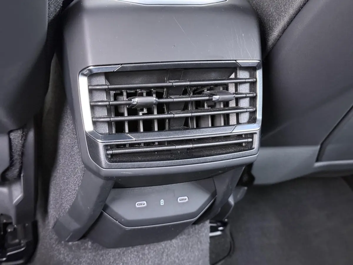 1.5 Core FABRIEKSGARANTIE T/M 2030!!! | ACHTERUITRIJ CAMERA | APPLE CARPLAY / ANDROID AUTO | KEYLESS ENTRY | STOELVERWARMING |
