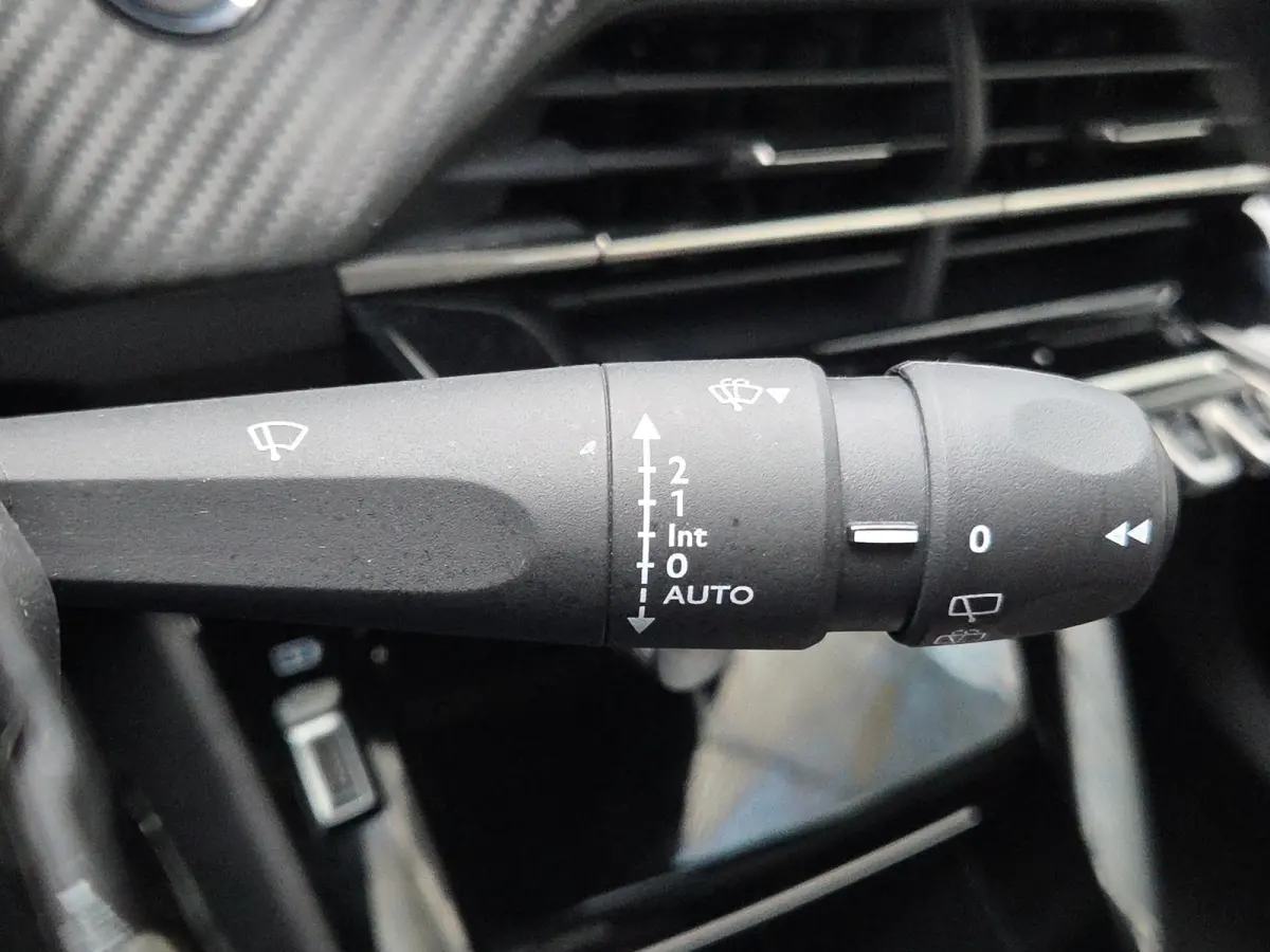 1.2 Hybrid 145 Allure Adaptive CC | Camera | LED | Parkeersensoren | LED | Keyless | Full map navigatie | Carplay/android auto |