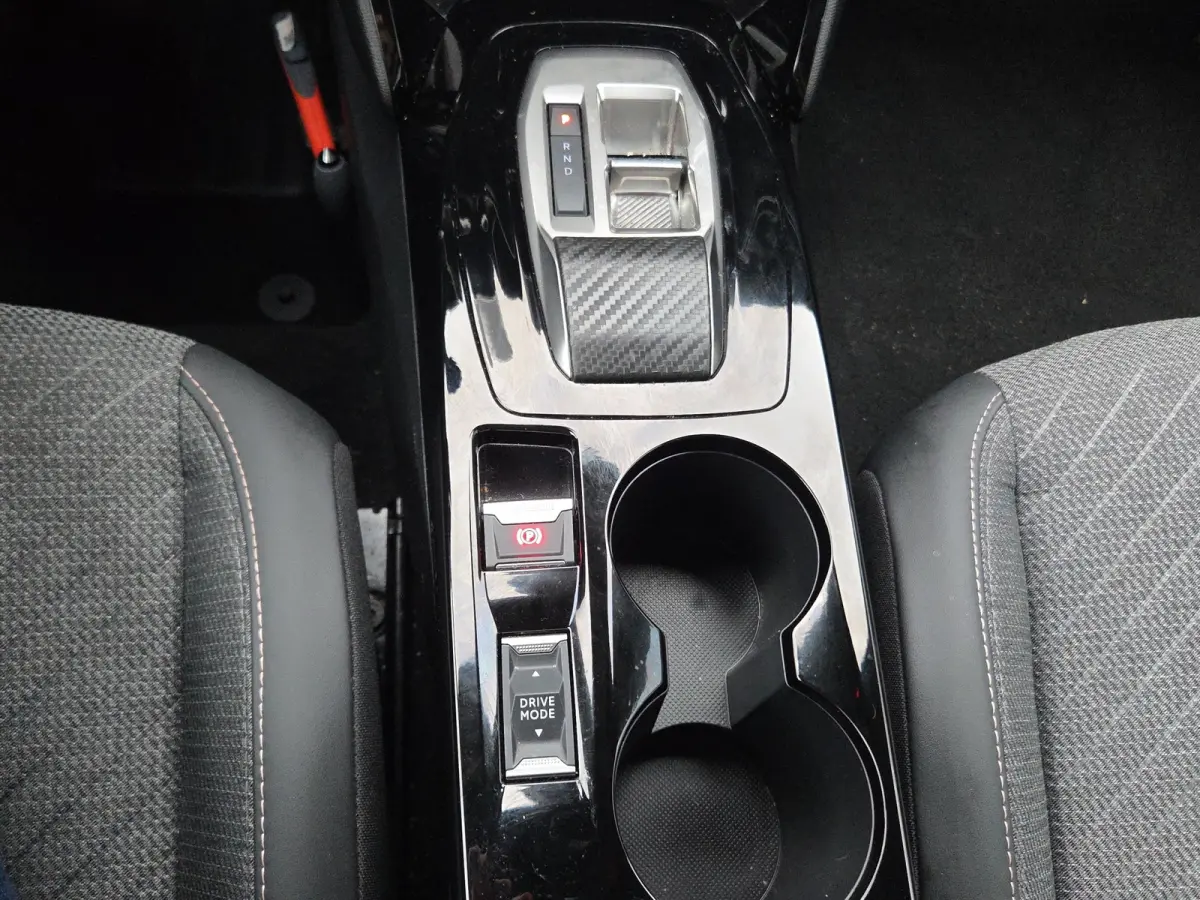 1.2 Hybrid 145 Allure Adaptive CC | Camera | LED | Parkeersensoren | LED | Keyless | Full map navigatie | Carplay/android auto |
