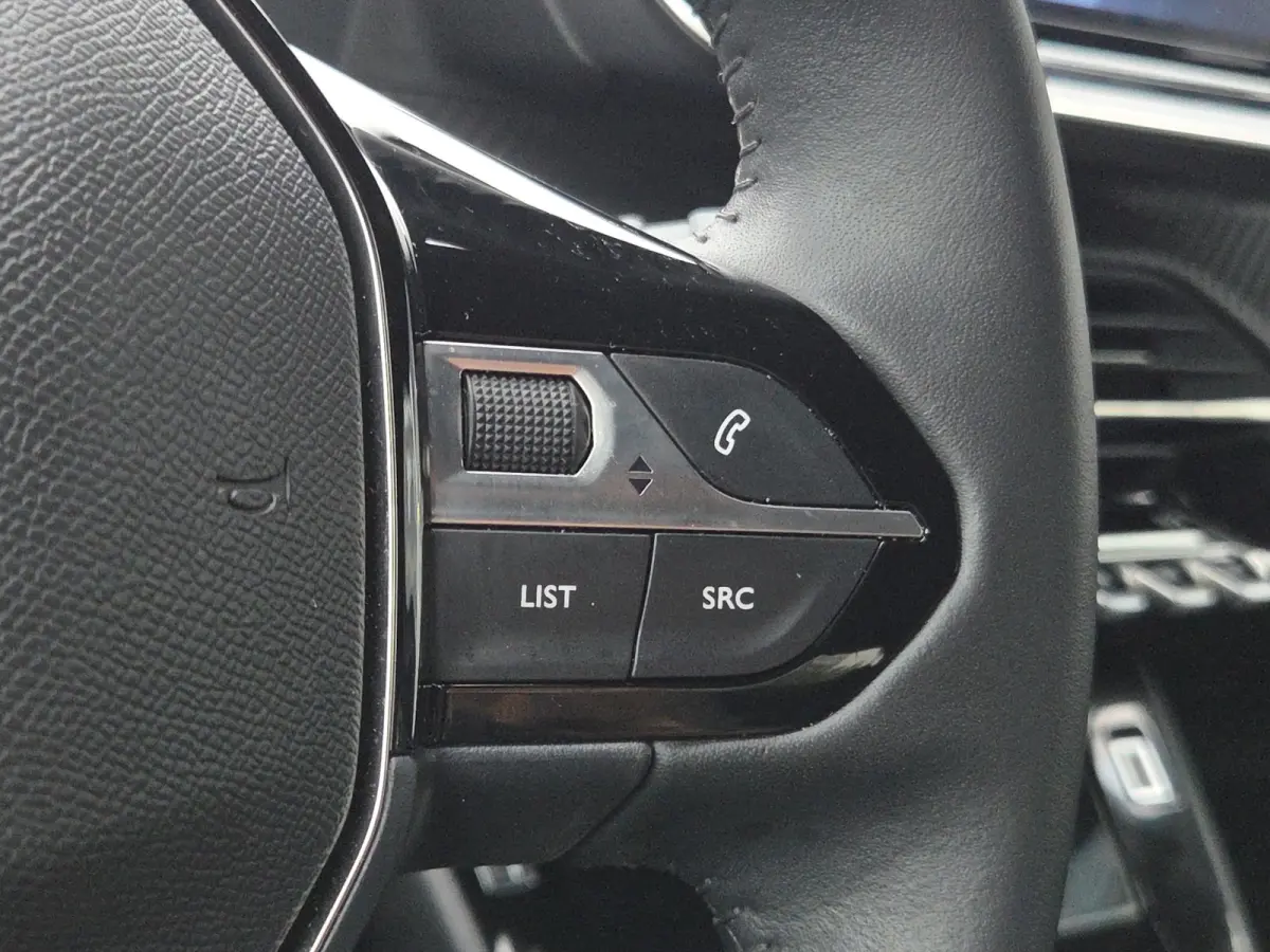 1.2 Hybrid 145 Allure Adaptive CC | Camera | LED | Parkeersensoren | LED | Keyless | Full map navigatie | Carplay/android auto |