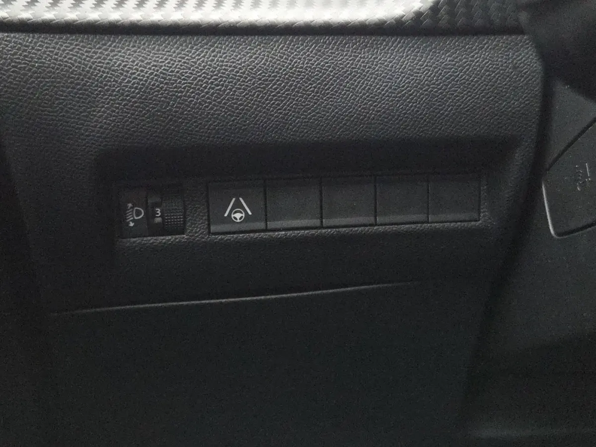 1.2 Hybrid 145 Allure Adaptive CC | Camera | LED | Parkeersensoren | LED | Keyless | Full map navigatie | Carplay/android auto |