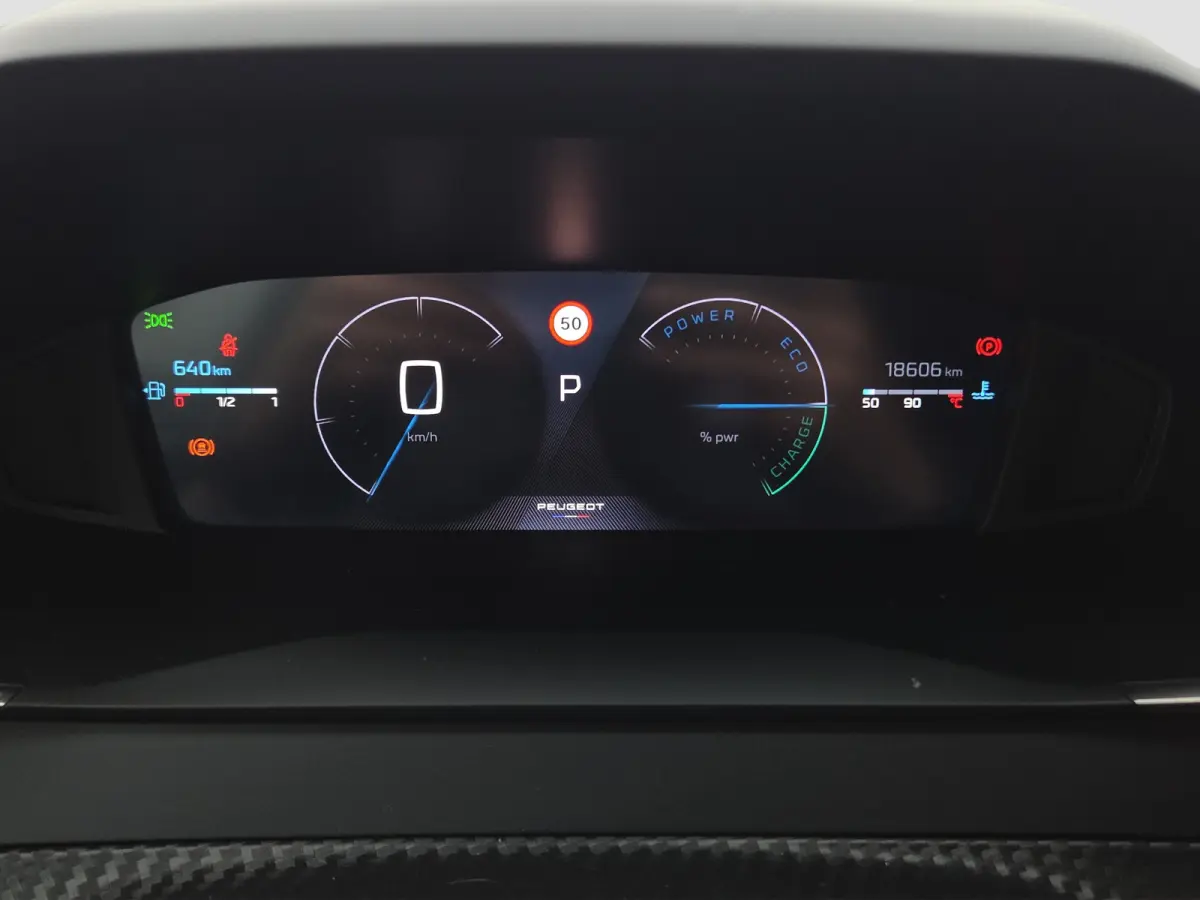 1.2 Hybrid 145 Allure Adaptive CC | Camera | LED | Parkeersensoren | LED | Keyless | Full map navigatie | Carplay/android auto |