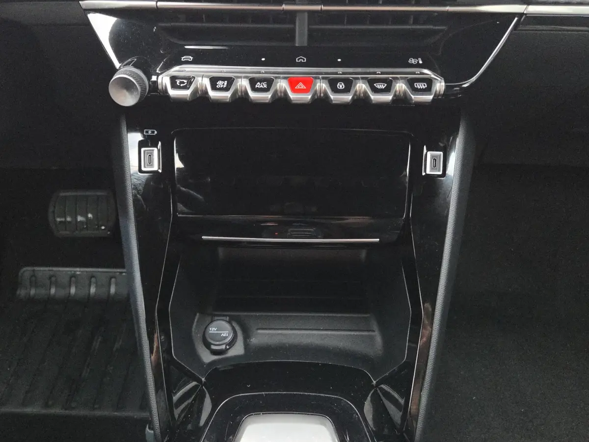 1.2 Hybrid 145 Allure Adaptive CC | Camera | LED | Parkeersensoren | LED | Keyless | Full map navigatie | Carplay/android auto |