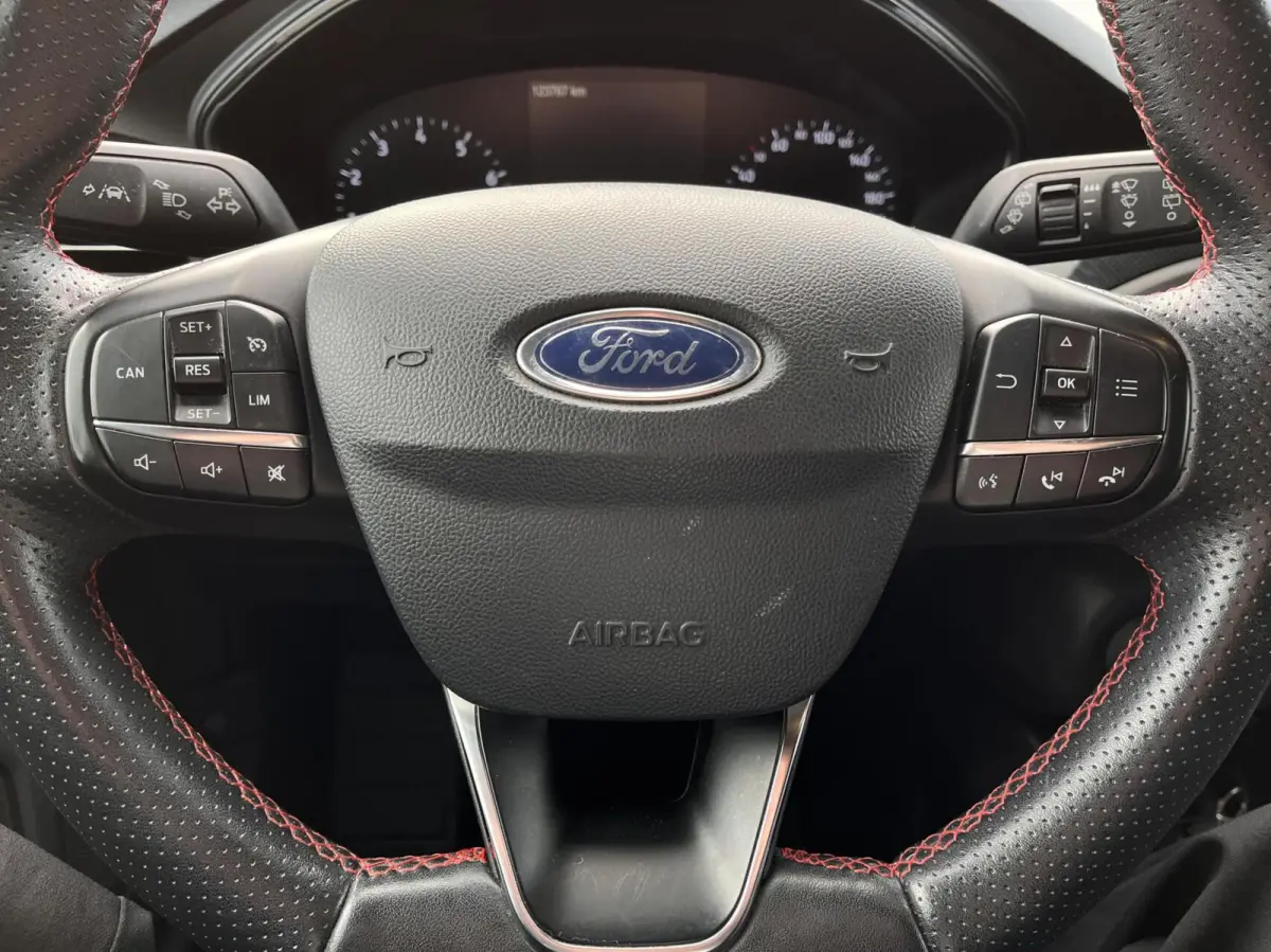 1.0 EcoBoost ST Line 125PK Winterpack Camera Cruise Parkeersensoren Privacy Glass All Season Banden *Dealer Onderhouden*