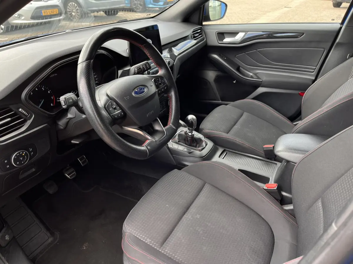 1.0 EcoBoost ST Line 125PK Winterpack Camera Cruise Parkeersensoren Privacy Glass All Season Banden *Dealer Onderhouden*