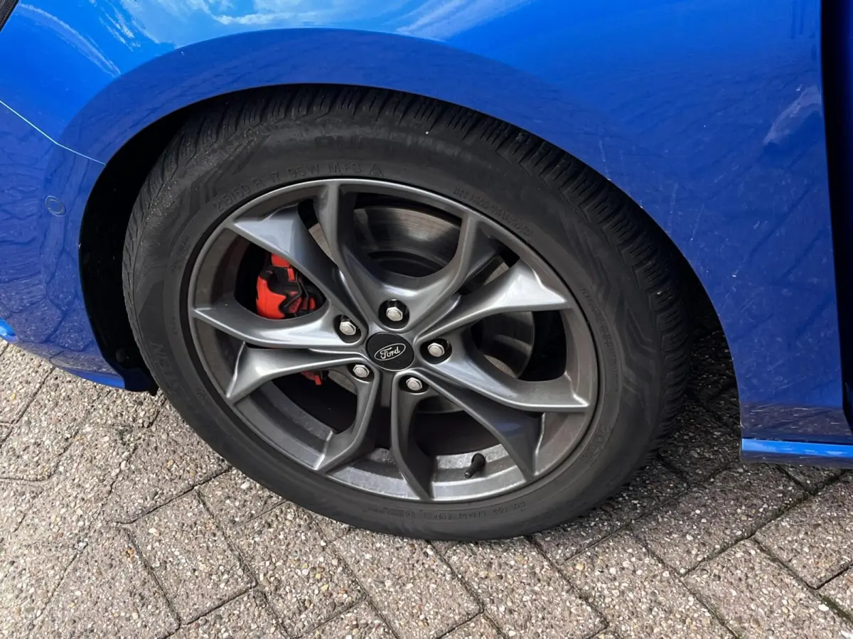 1.0 EcoBoost ST Line 125PK Winterpack Camera Cruise Parkeersensoren Privacy Glass All Season Banden *Dealer Onderhouden*