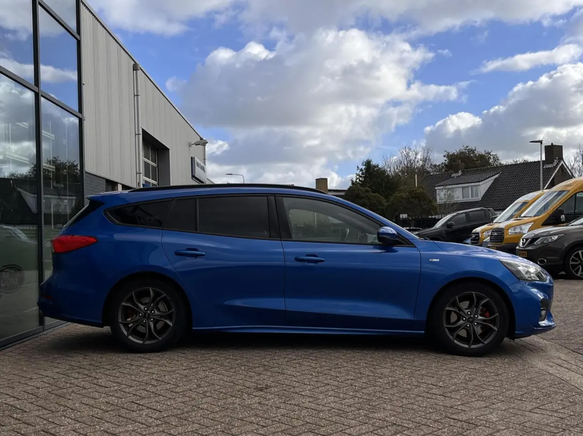 1.0 EcoBoost ST Line 125PK Winterpack Camera Cruise Parkeersensoren Privacy Glass All Season Banden *Dealer Onderhouden*