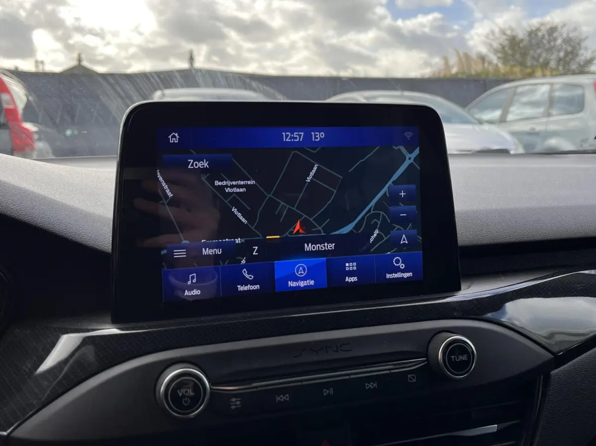 1.0 EcoBoost ST Line 125PK Winterpack Camera Cruise Parkeersensoren Privacy Glass All Season Banden *Dealer Onderhouden*