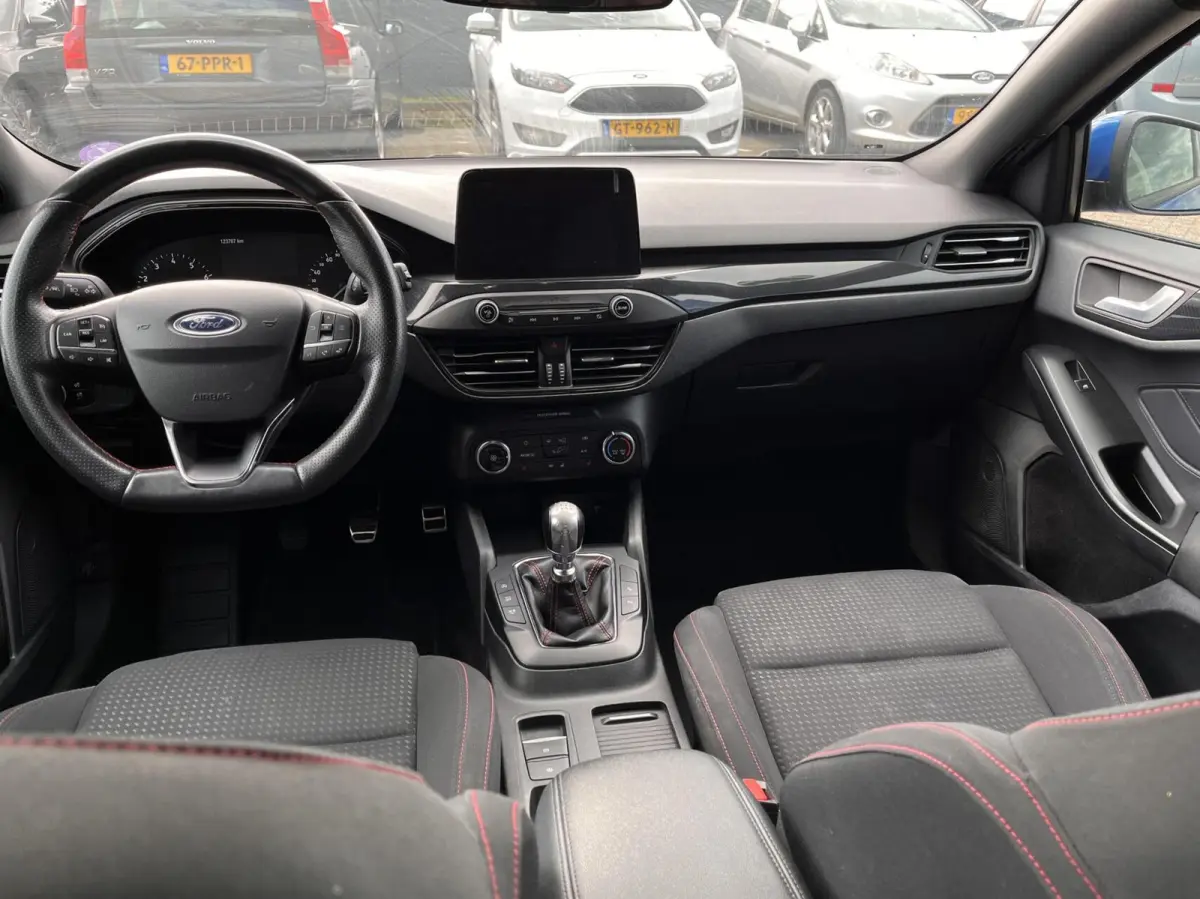 1.0 EcoBoost ST Line 125PK Winterpack Camera Cruise Parkeersensoren Privacy Glass All Season Banden *Dealer Onderhouden*
