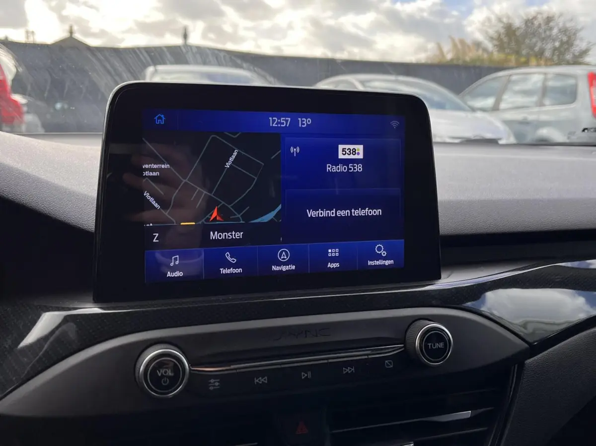 1.0 EcoBoost ST Line 125PK Winterpack Camera Cruise Parkeersensoren Privacy Glass All Season Banden *Dealer Onderhouden*