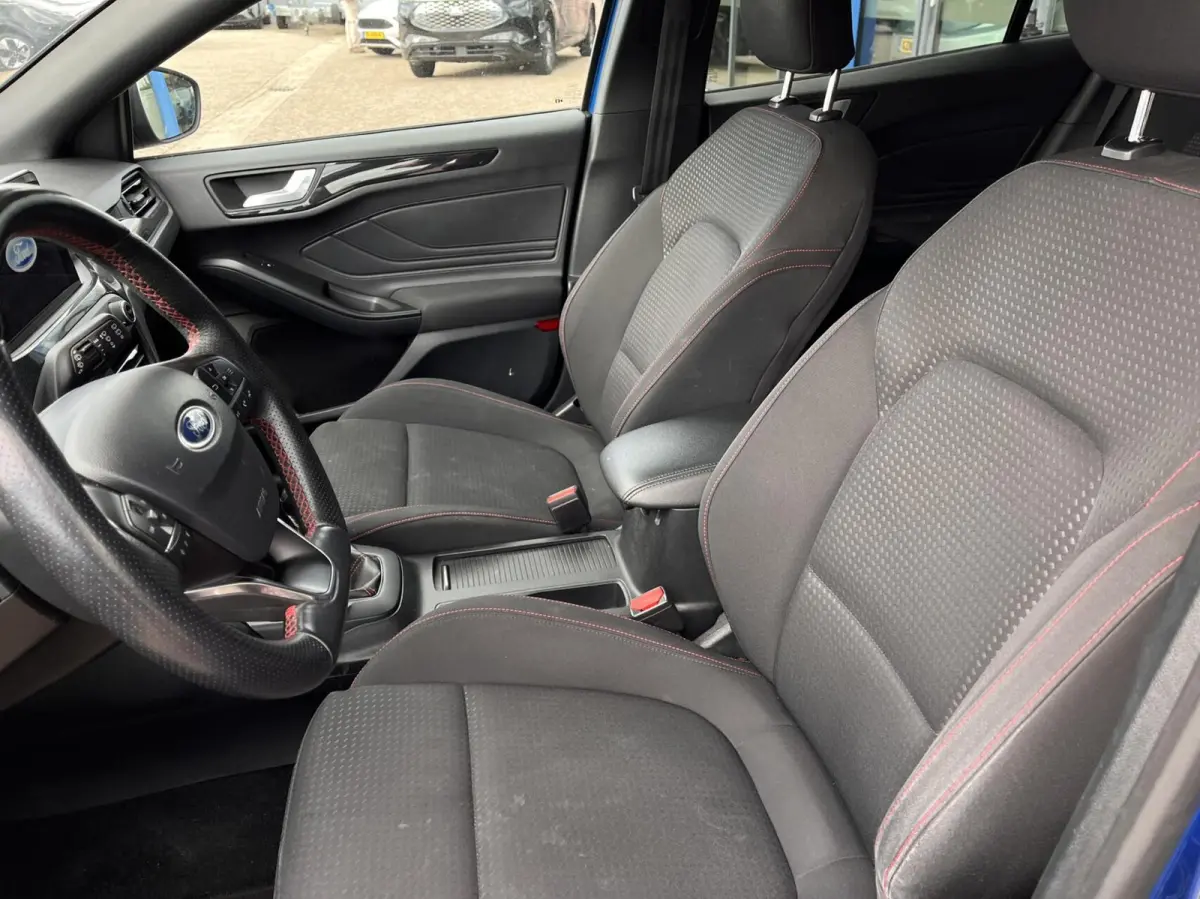 1.0 EcoBoost ST Line 125PK Winterpack Camera Cruise Parkeersensoren Privacy Glass All Season Banden *Dealer Onderhouden*