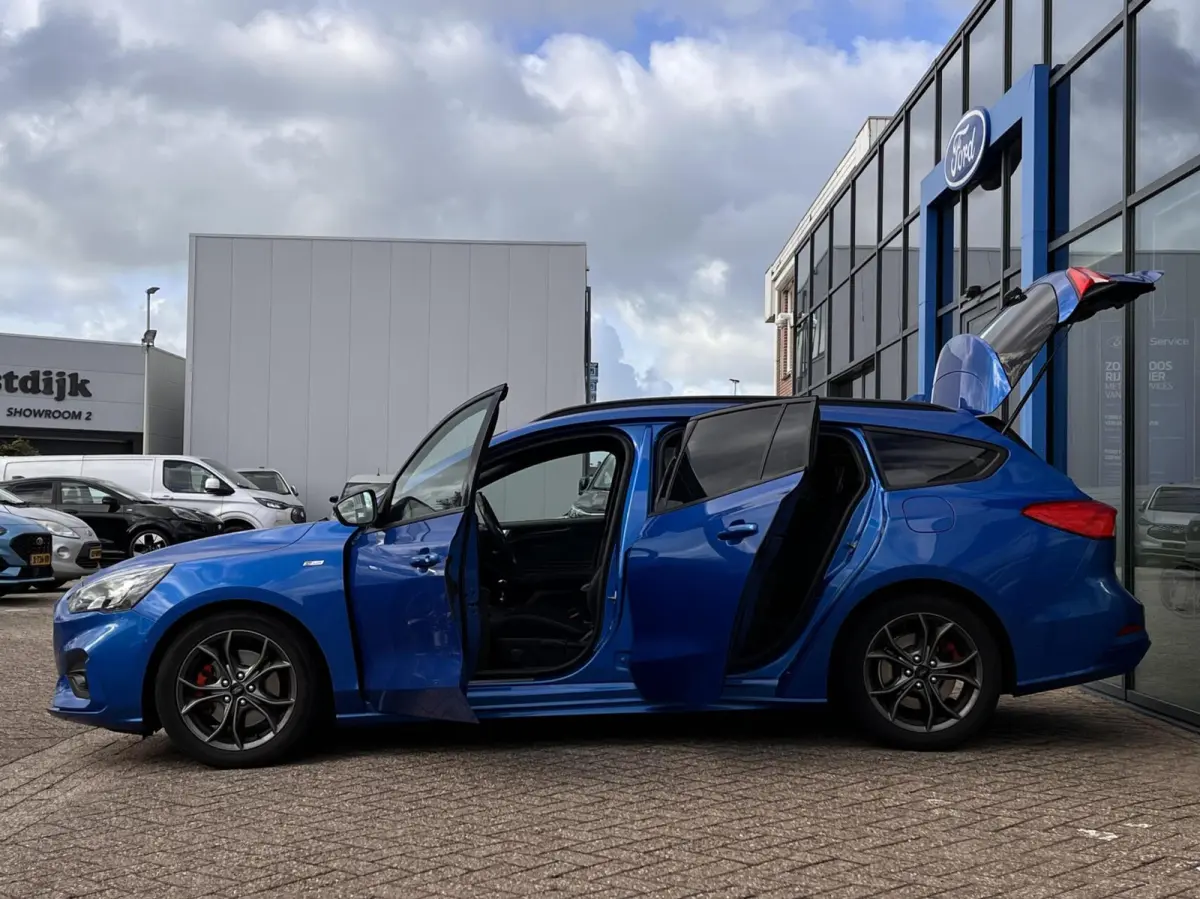 1.0 EcoBoost ST Line 125PK Winterpack Camera Cruise Parkeersensoren Privacy Glass All Season Banden *Dealer Onderhouden*