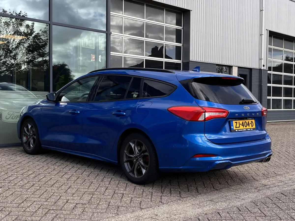 1.0 EcoBoost ST Line 125PK Winterpack Camera Cruise Parkeersensoren Privacy Glass All Season Banden *Dealer Onderhouden*