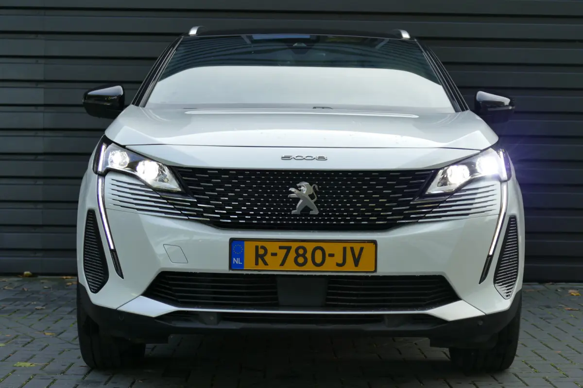 1.2 PURETECH 130PK 7-ZITS GT AUTOMAAT / CAMERA / TREKHAAK / KEYLESS / FULL-LED / NAVI / CLIMA / PDC / BLUETOOTH / ADAPT. CRUISECONTROL / 1E EIGENAAR / SCHITTERENDE STAAT !!