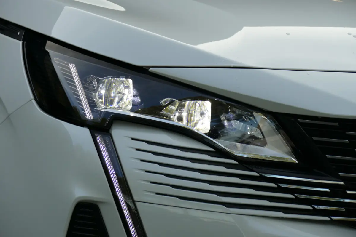 1.2 PURETECH 130PK 7-ZITS GT AUTOMAAT / CAMERA / TREKHAAK / KEYLESS / FULL-LED / NAVI / CLIMA / PDC / BLUETOOTH / ADAPT. CRUISECONTROL / 1E EIGENAAR / SCHITTERENDE STAAT !!