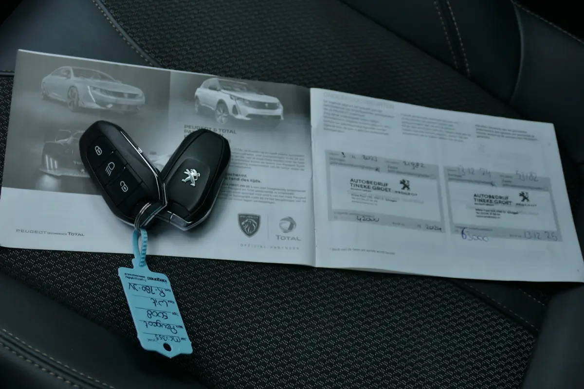 1.2 PURETECH 130PK 7-ZITS GT AUTOMAAT / CAMERA / TREKHAAK / KEYLESS / FULL-LED / NAVI / CLIMA / PDC / BLUETOOTH / ADAPT. CRUISECONTROL / 1E EIGENAAR / SCHITTERENDE STAAT !!