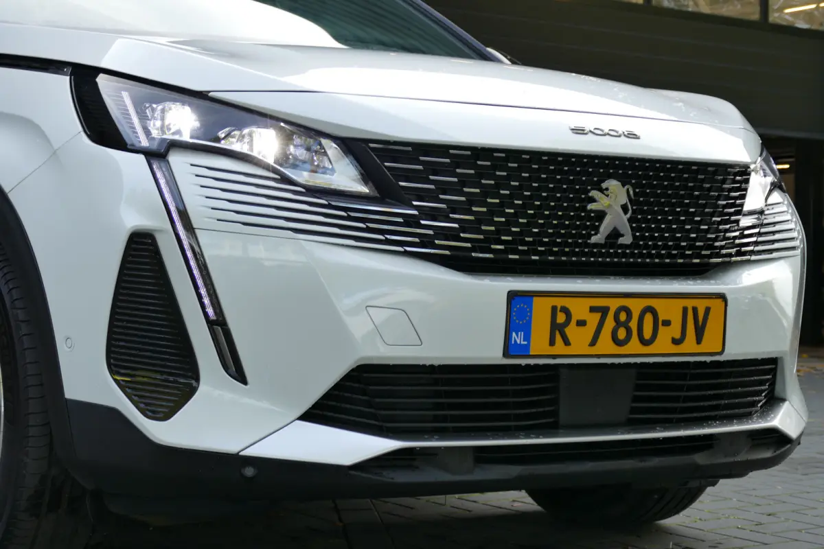 1.2 PURETECH 130PK 7-ZITS GT AUTOMAAT / CAMERA / TREKHAAK / KEYLESS / FULL-LED / NAVI / CLIMA / PDC / BLUETOOTH / ADAPT. CRUISECONTROL / 1E EIGENAAR / SCHITTERENDE STAAT !!