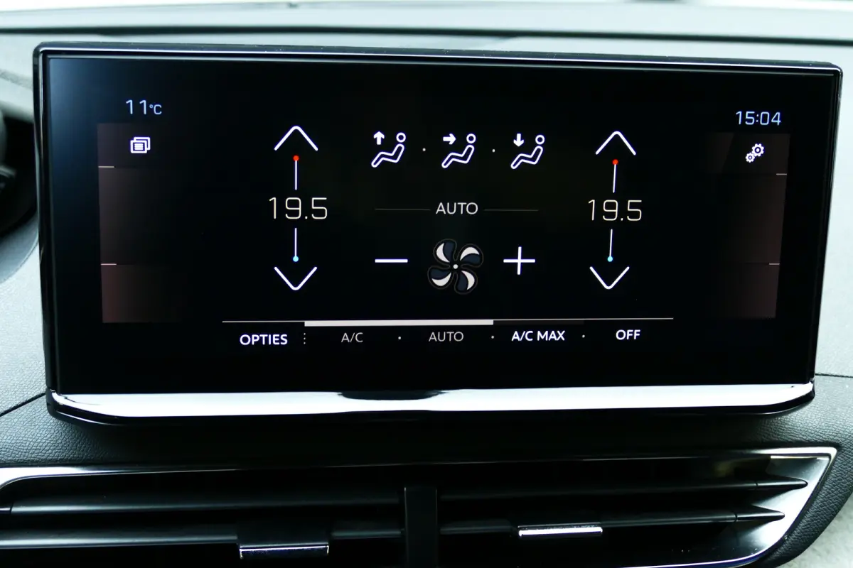 1.2 PURETECH 130PK 7-ZITS GT AUTOMAAT / CAMERA / TREKHAAK / KEYLESS / FULL-LED / NAVI / CLIMA / PDC / BLUETOOTH / ADAPT. CRUISECONTROL / 1E EIGENAAR / SCHITTERENDE STAAT !!