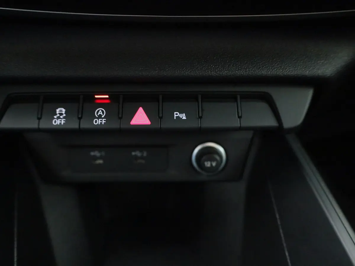 1.0 25 TFSI 70kW Attraction | NAVIGATIESYSTEEM | CRUISE CONTROL | 12 MAANDEN BOVAG GARANTIE |
