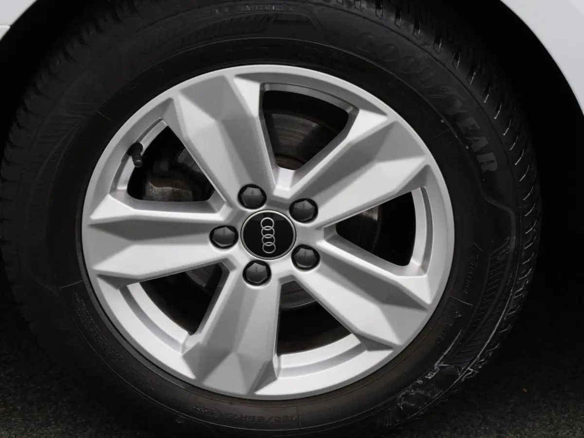 1.0 25 TFSI 70kW Attraction | NAVIGATIESYSTEEM | CRUISE CONTROL | 12 MAANDEN BOVAG GARANTIE |