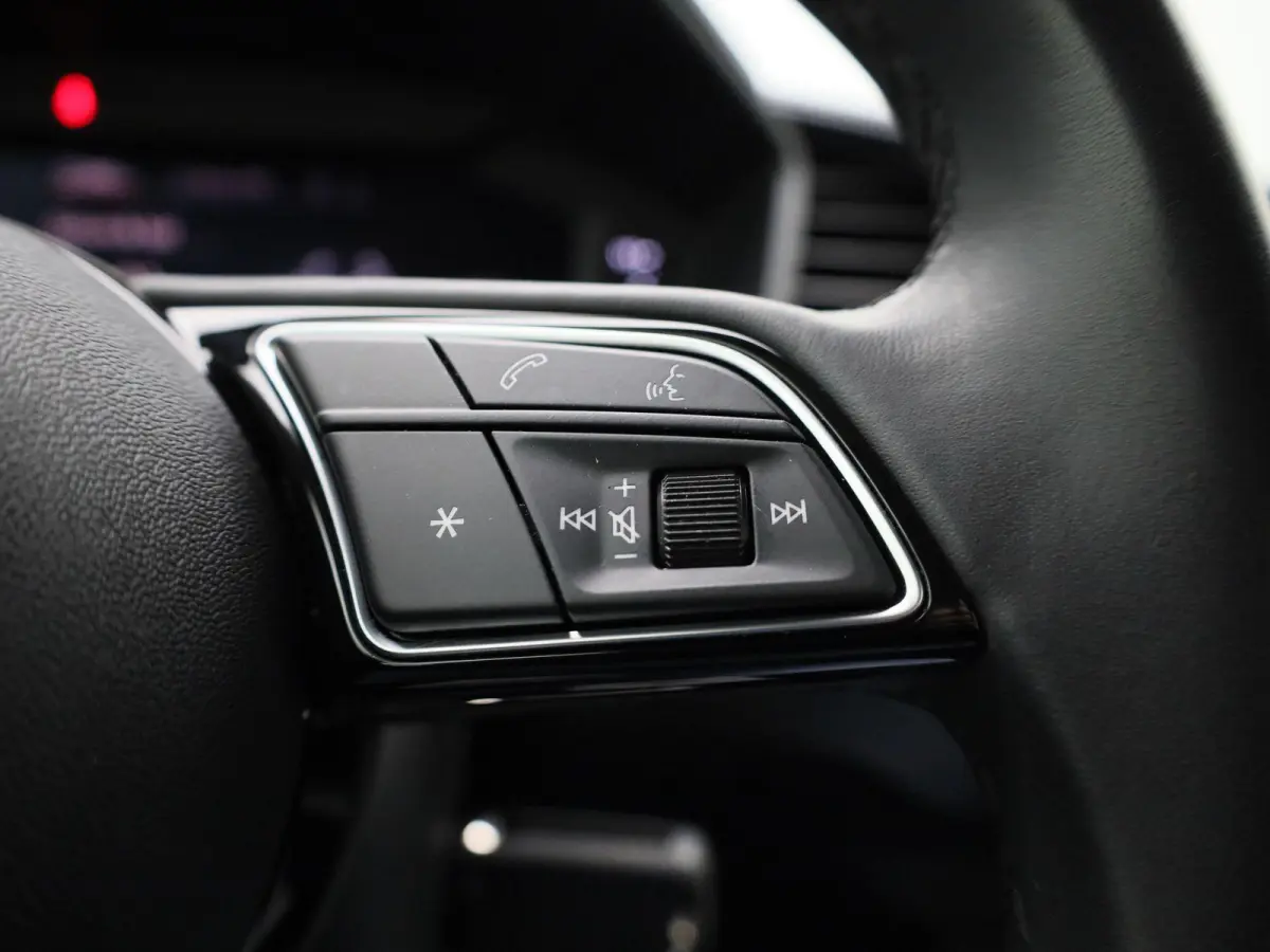 1.0 25 TFSI 70kW Attraction | NAVIGATIESYSTEEM | CRUISE CONTROL | 12 MAANDEN BOVAG GARANTIE |