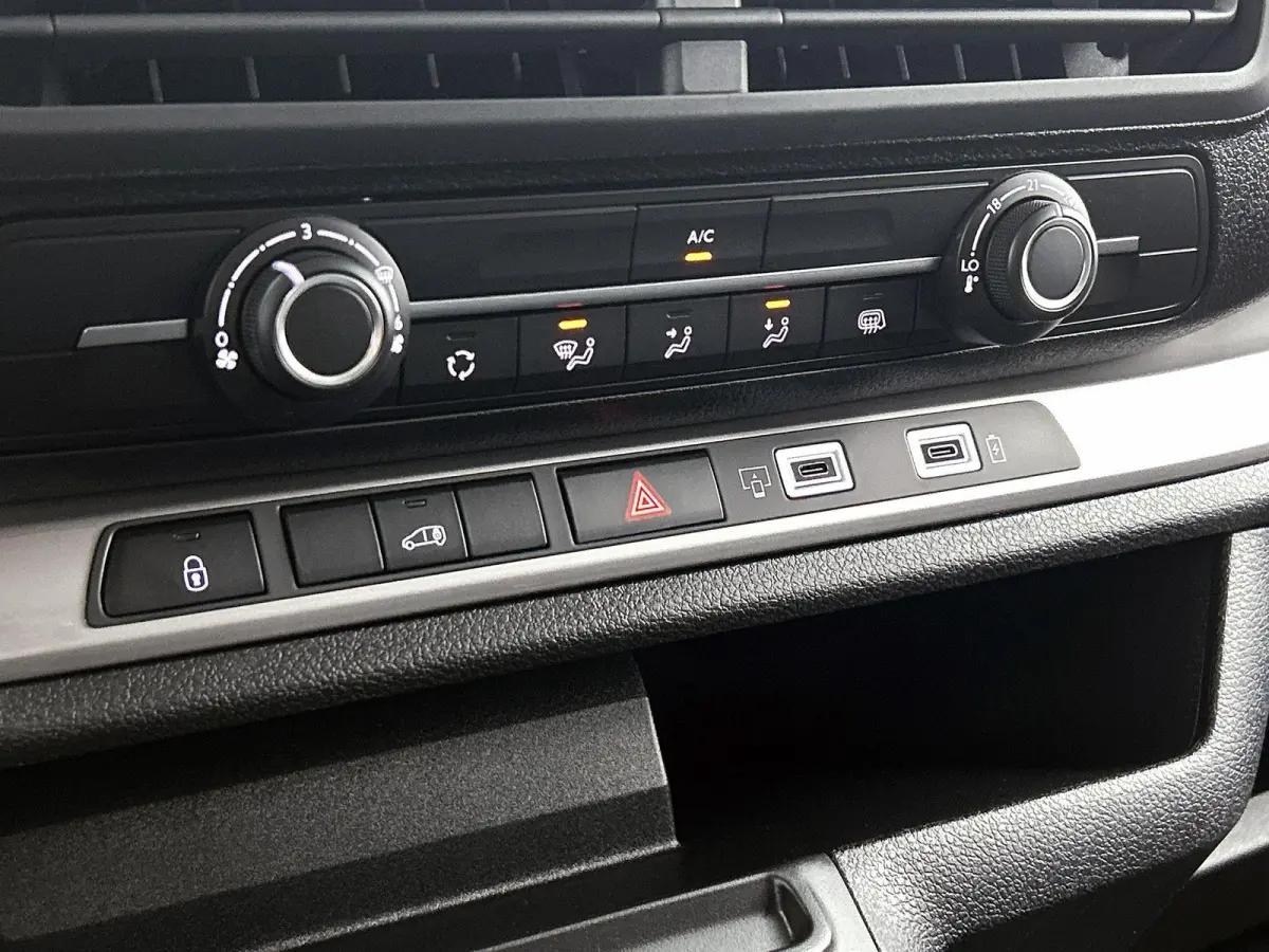 Electric 136pk L3 75 kWh Automaat | Tot 8 Jaar Garantie | Apple Carplay/Android Auto | Dodehoekdetectie | Airco | Cruise Control | Achteruitrijcamera | 3 Fase |