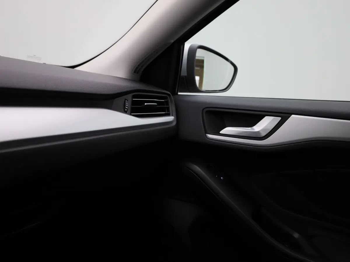 1.0 EcoBoost Hybrid Trend Edition Business | APPLE/ANDROID CARPLAY| STOELVERWARMING | LED KOPLAMPEN | 12 MAANDEN BOVAG GARANTIE |