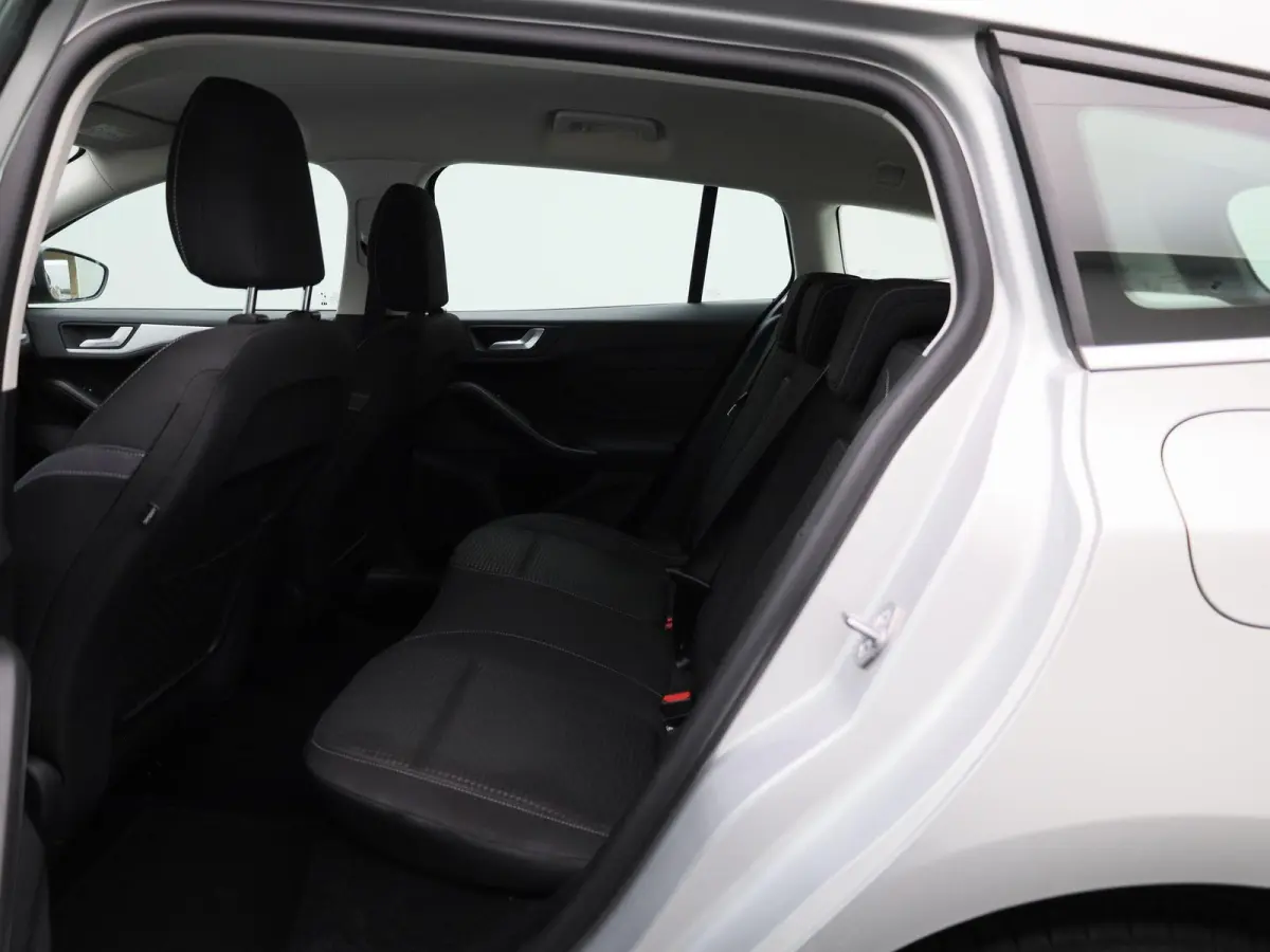 1.0 EcoBoost Hybrid Trend Edition Business | APPLE/ANDROID CARPLAY| STOELVERWARMING | LED KOPLAMPEN | 12 MAANDEN BOVAG GARANTIE |