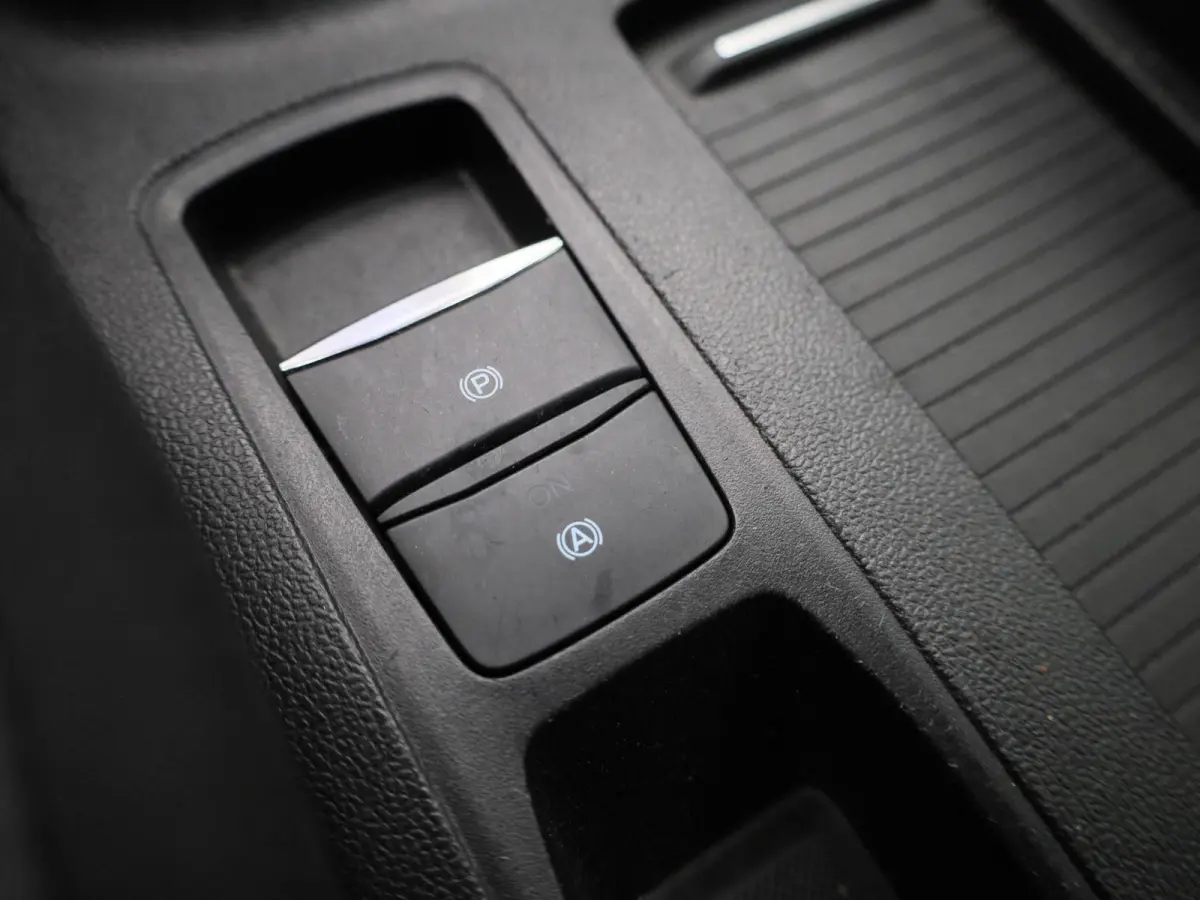 1.0 EcoBoost Hybrid Trend Edition Business | APPLE/ANDROID CARPLAY| STOELVERWARMING | LED KOPLAMPEN | 12 MAANDEN BOVAG GARANTIE |