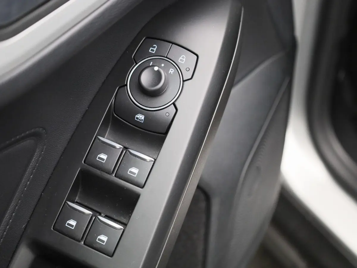 1.0 EcoBoost Hybrid Trend Edition Business | APPLE/ANDROID CARPLAY| STOELVERWARMING | LED KOPLAMPEN | 12 MAANDEN BOVAG GARANTIE |