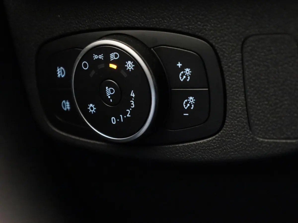 1.0 EcoBoost Hybrid Trend Edition Business | APPLE/ANDROID CARPLAY| STOELVERWARMING | LED KOPLAMPEN | 12 MAANDEN BOVAG GARANTIE |