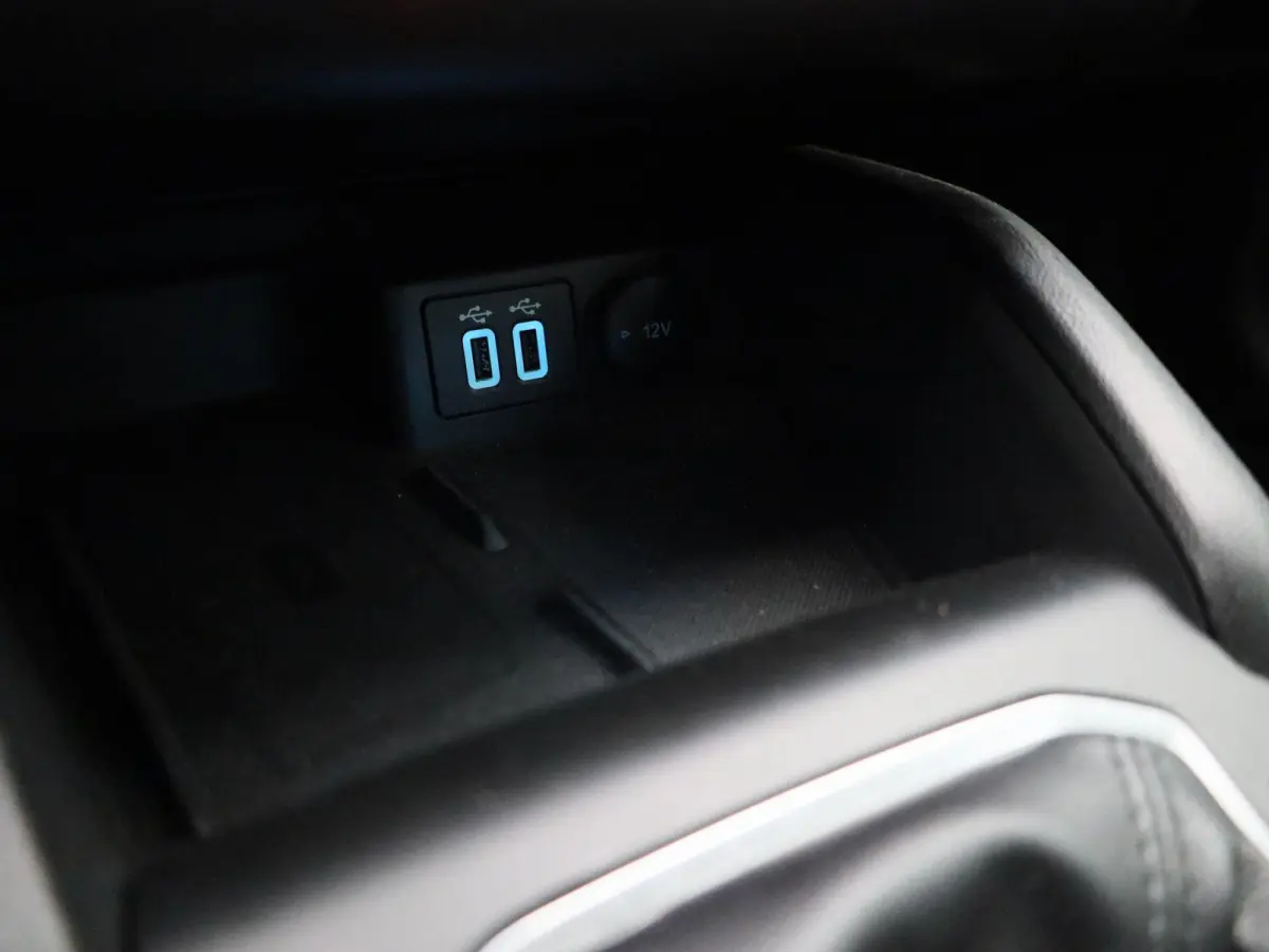 1.0 EcoBoost Hybrid Trend Edition Business | APPLE/ANDROID CARPLAY| STOELVERWARMING | LED KOPLAMPEN | 12 MAANDEN BOVAG GARANTIE |