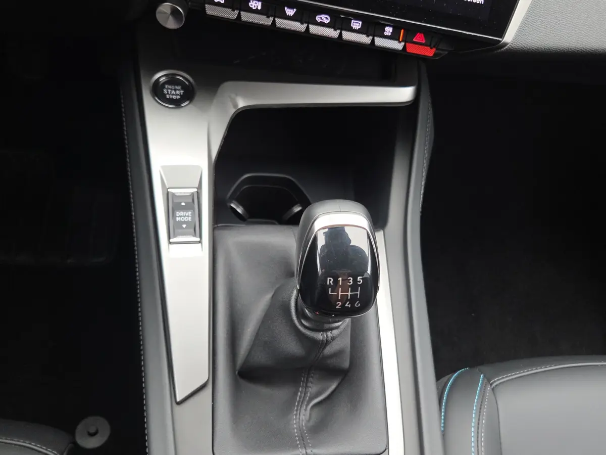 1.2 PureTech Allure 360* Camera | LED | Errgonomische stoel | Keyless | Adaptive Cruise control | Full map navigatie | Carplay/android auto |