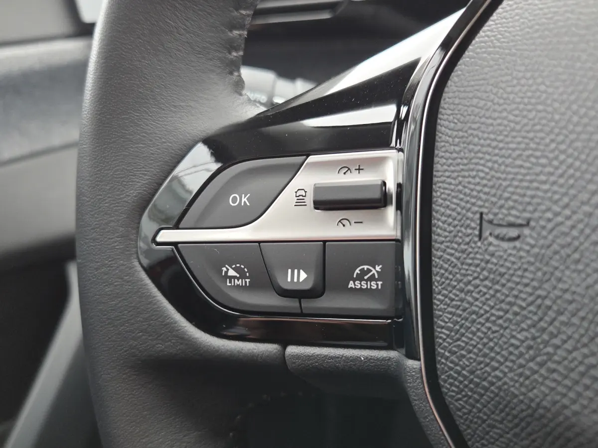 1.2 PureTech Allure 360* Camera | LED | Errgonomische stoel | Keyless | Adaptive Cruise control | Full map navigatie | Carplay/android auto |
