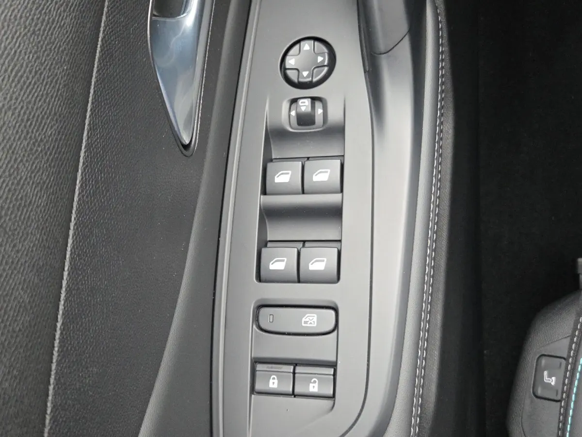 1.2 PureTech Allure 360* Camera | LED | Errgonomische stoel | Keyless | Adaptive Cruise control | Full map navigatie | Carplay/android auto |