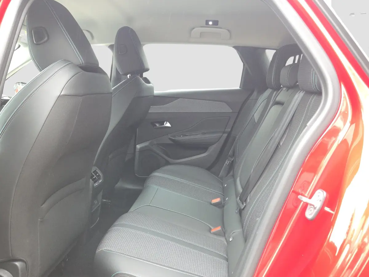 1.2 PureTech Allure 360* Camera | LED | Errgonomische stoel | Keyless | Adaptive Cruise control | Full map navigatie | Carplay/android auto |