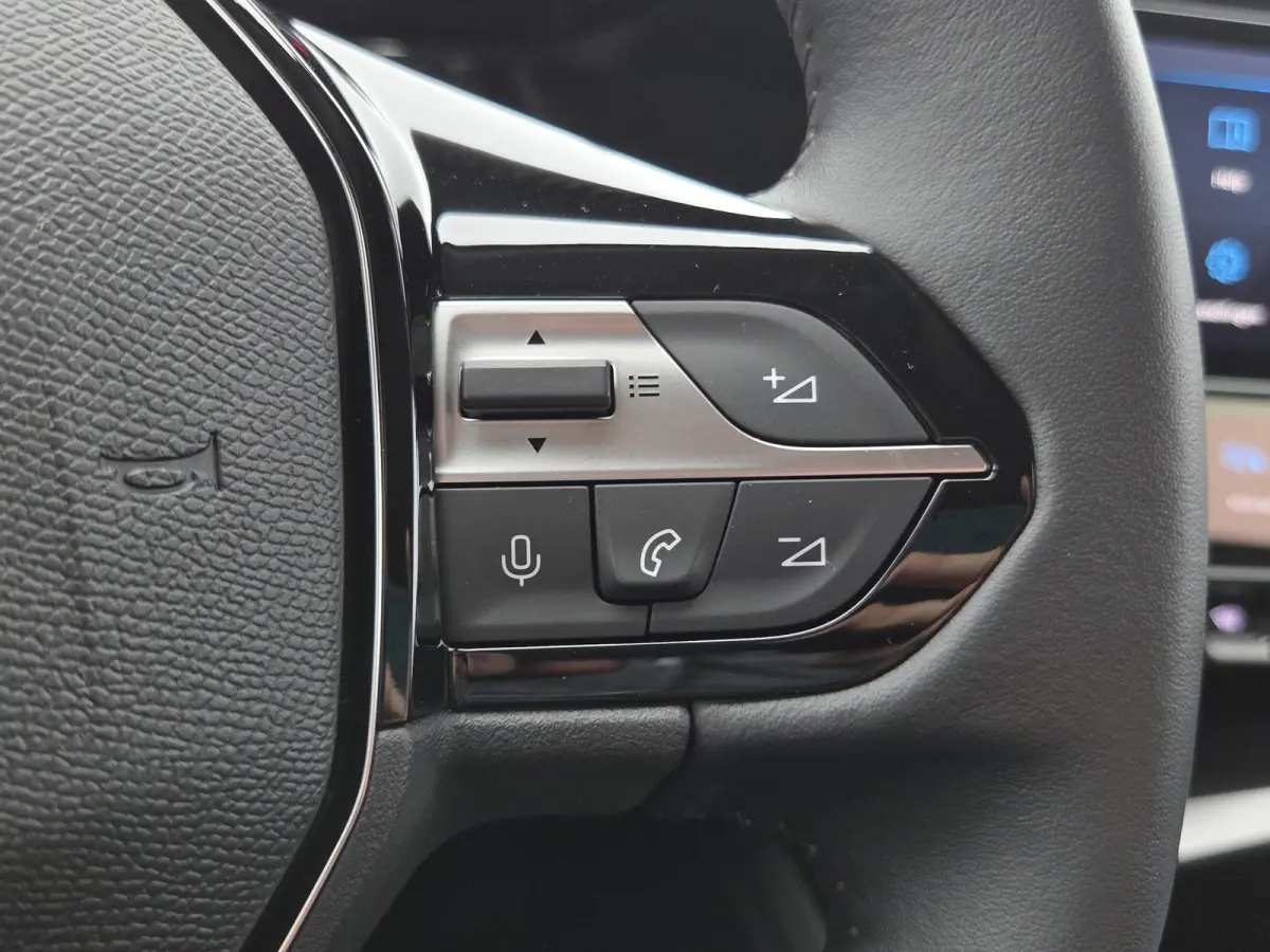 1.2 PureTech Allure 360* Camera | LED | Errgonomische stoel | Keyless | Adaptive Cruise control | Full map navigatie | Carplay/android auto |